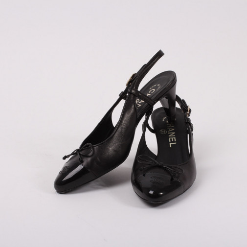 Pair of black shoes size 36