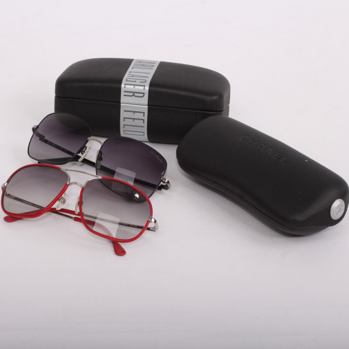 Set of two pairs of sunglasses for lady