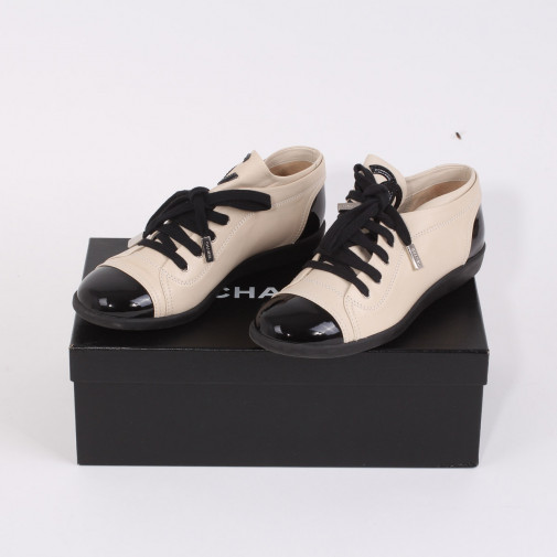 Pair of soft lamb sneakers P.38