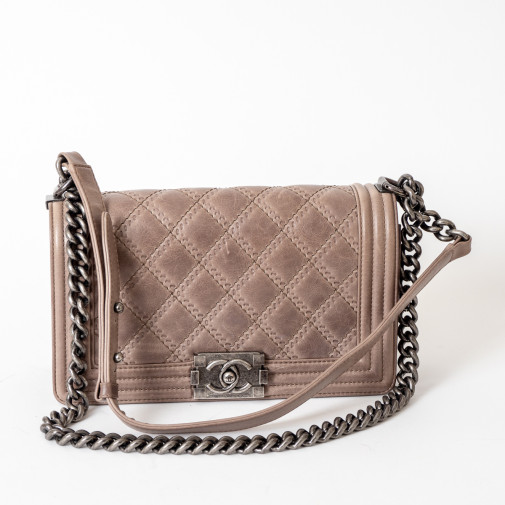 Chanel Boy shoulder bag in beige quilted aged leather