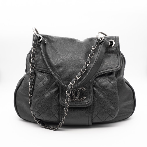 Superb Chanel black Caviar leather hand and shoulder bag.