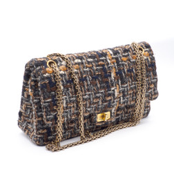 Sac 2.55 Chanel en Tweed bleu marine, noir, marron