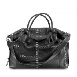 Sac Antigona Soft en cuir clouté, format moyen Edition Limitée 2020
