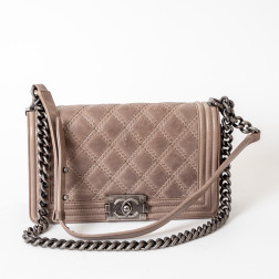 Chanel Boy shoulder bag in beige quilted aged leather