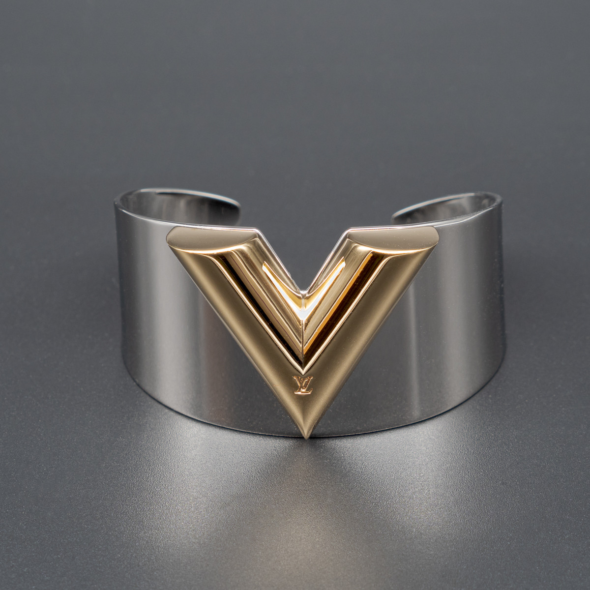 Louis Vuitton Essential V Metal Bangle Gold